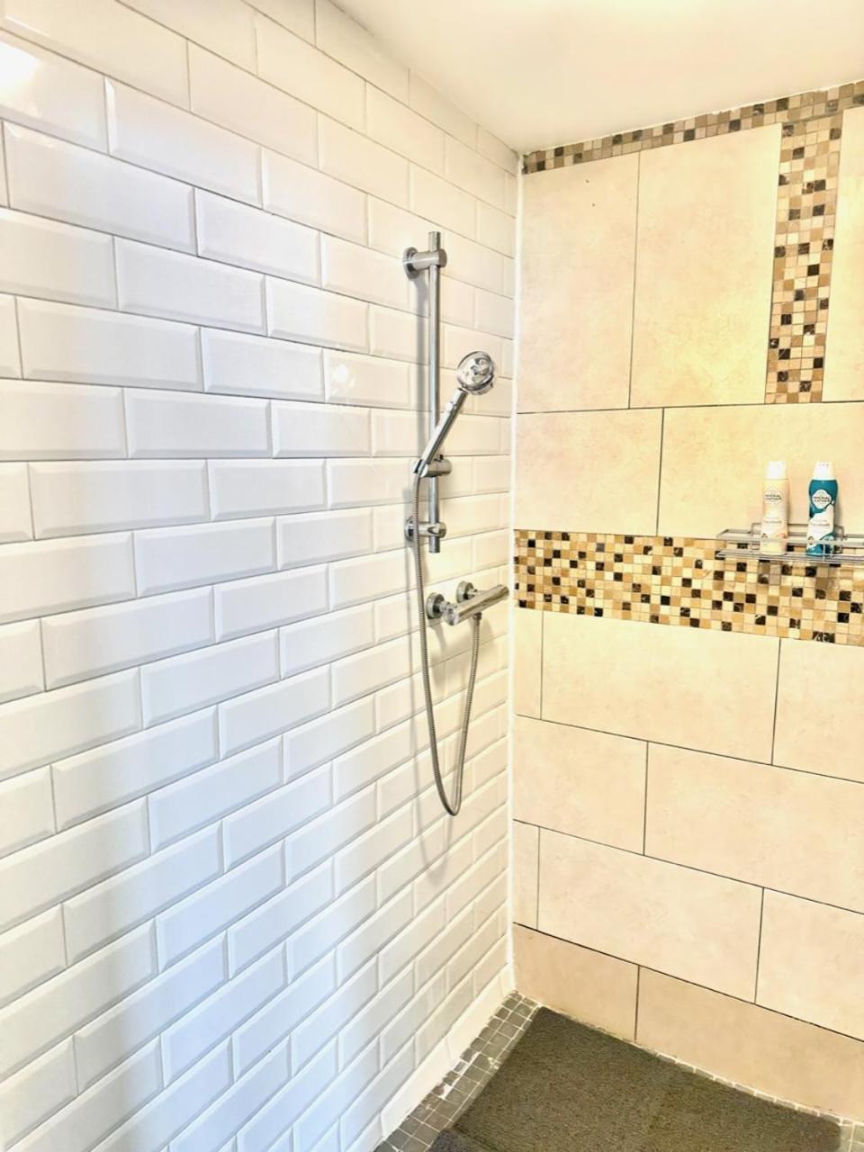 Kildare Luxury Suites エクステリア 写真